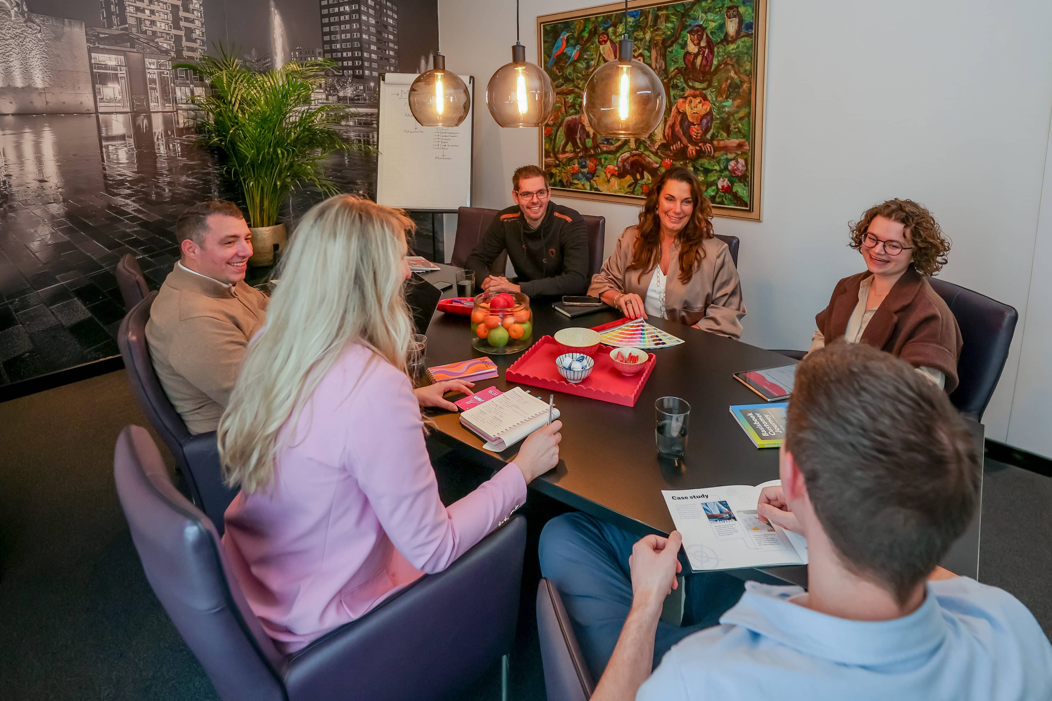 Aan de vergadertafel bij We'R Media